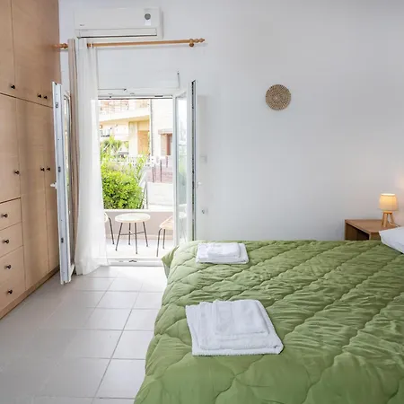 Dionysiasea 1 - Cozy Escape Steps From The Beach!